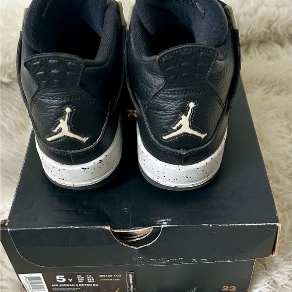 Air Jordan 4’s (Oreo’s) - Picture 2 of 4